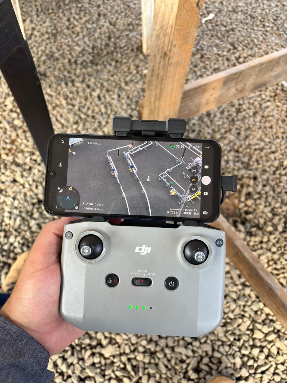 Controle de drone com visualização técnica de área